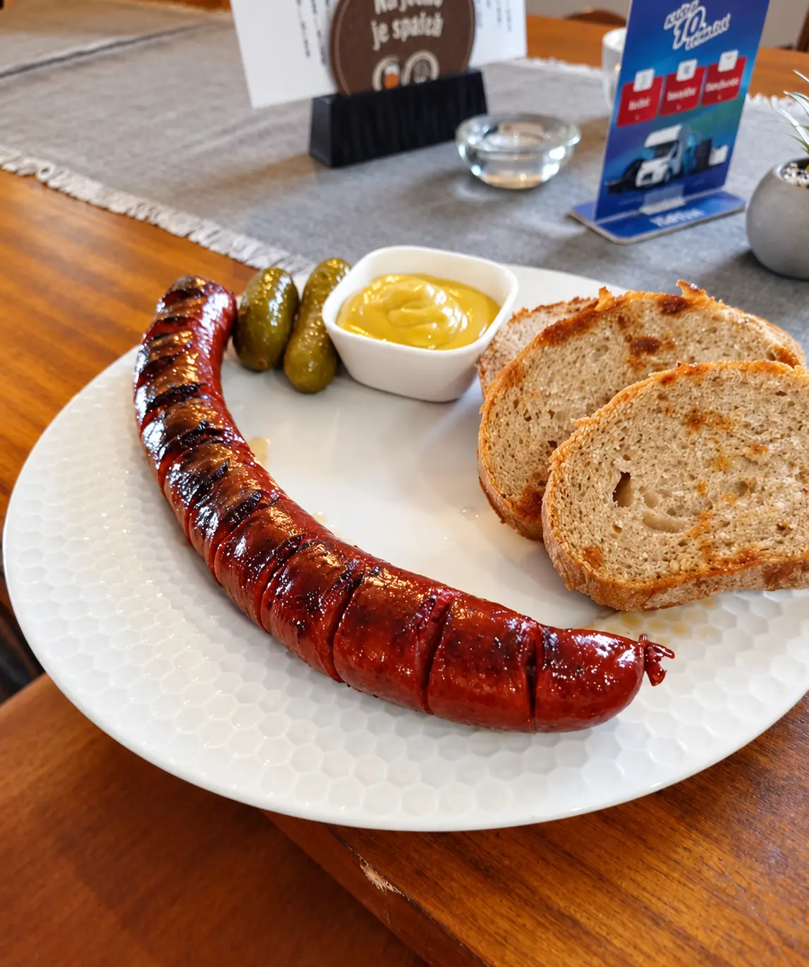 Grilovaná klobása
